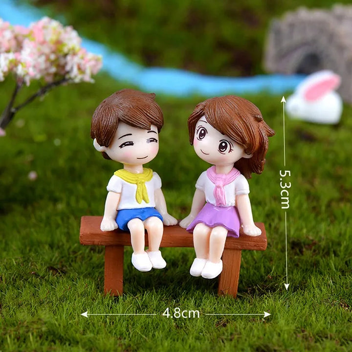 Anniversary gift couple figurines