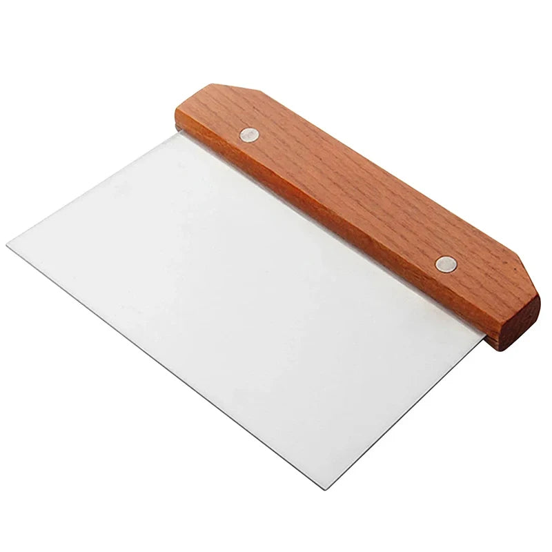 Cake scraper with ergonomic design