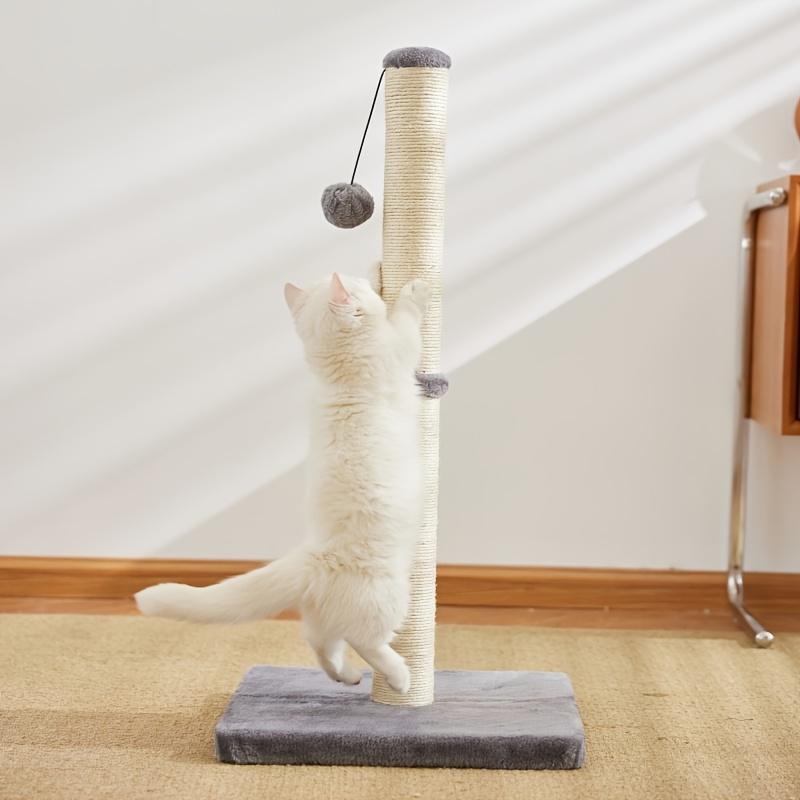 Cat scratching pole with durable sisal