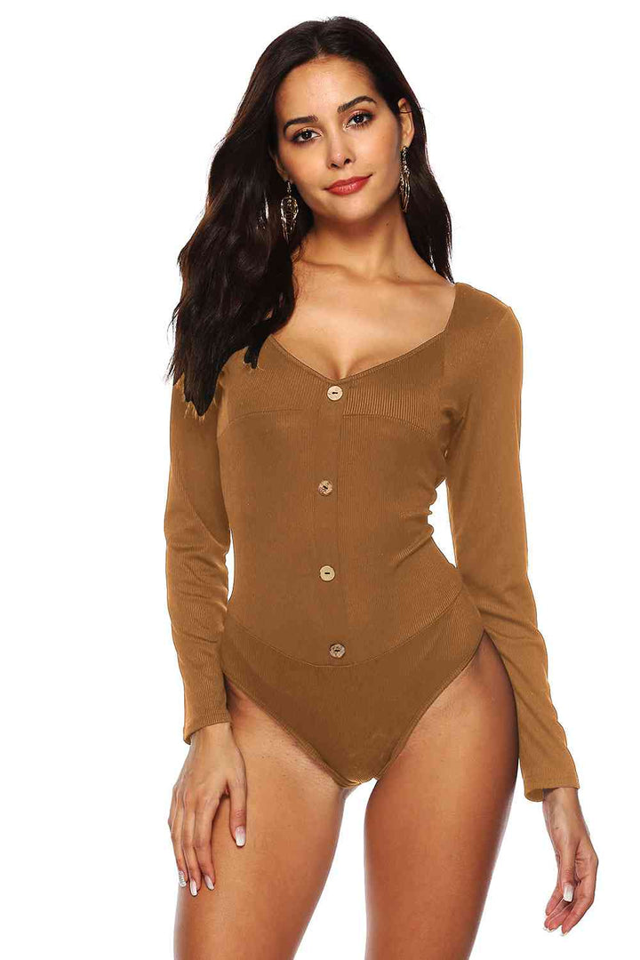 Chic fitted bodysuit with button details