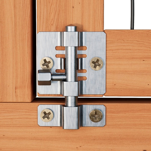 Chicken coop with wire ventilation panels