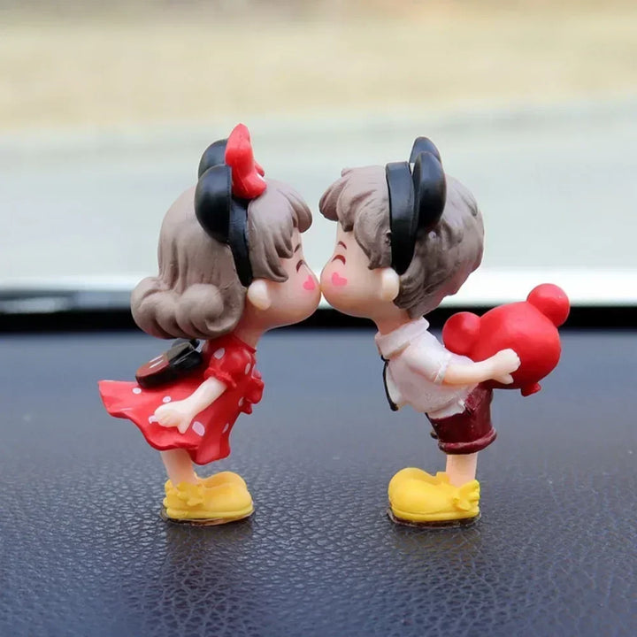 Cute cartoon couple figurine