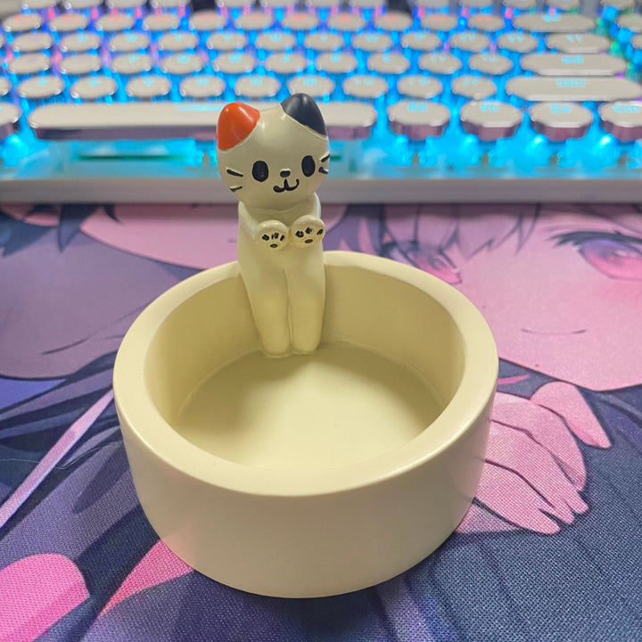 Cute kitten candle stand