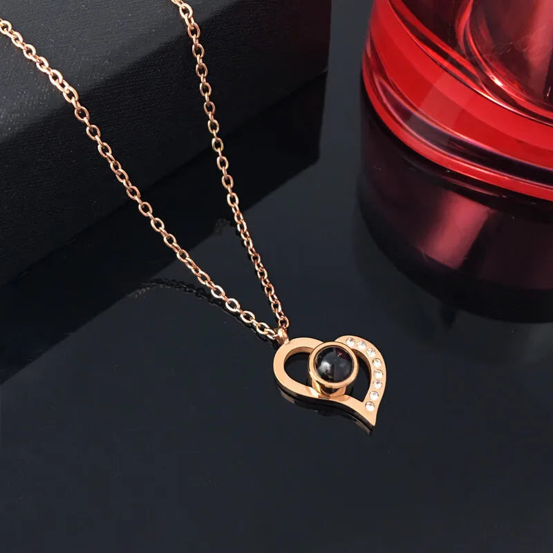 Fashion heart projection pendant