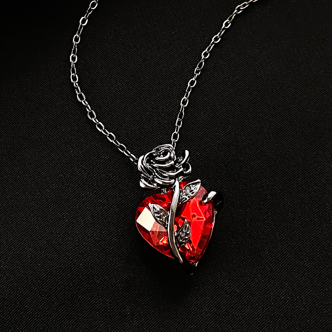 Heart-shaped punk rose necklace