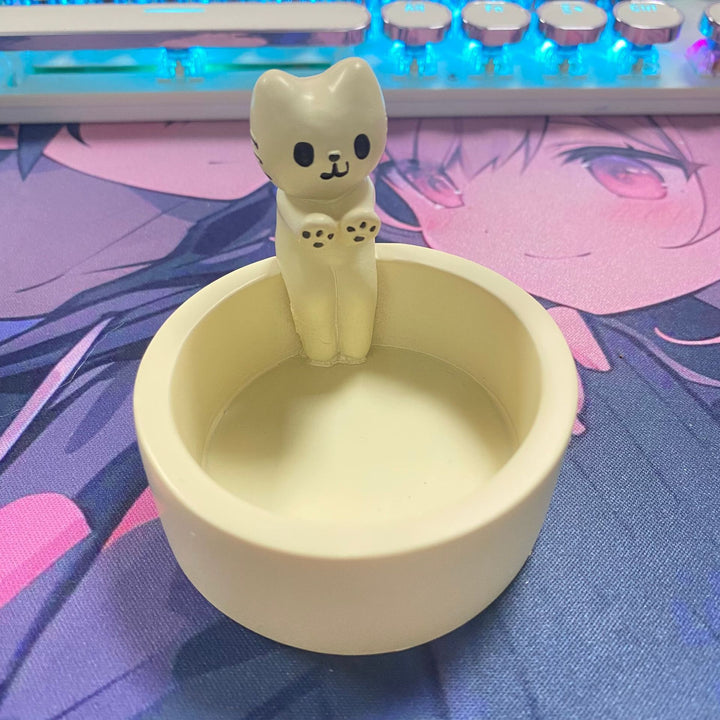 Kitten heating candle holder