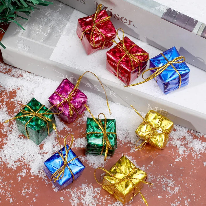 Mini gift pendants for holiday celebrations