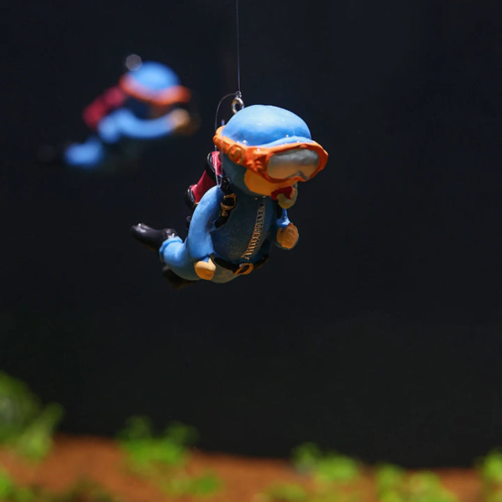 Miniature diver ornament for aquarium