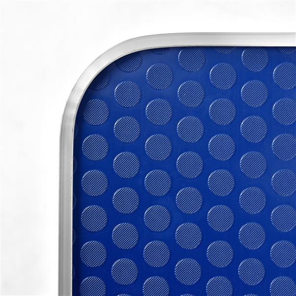 Non-slip surface dog grooming table