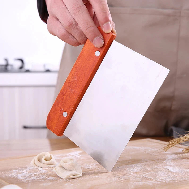 Noodle cutter for kitchen use