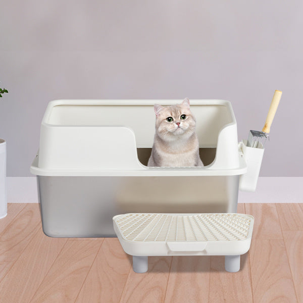 Pet litter box with foot mat