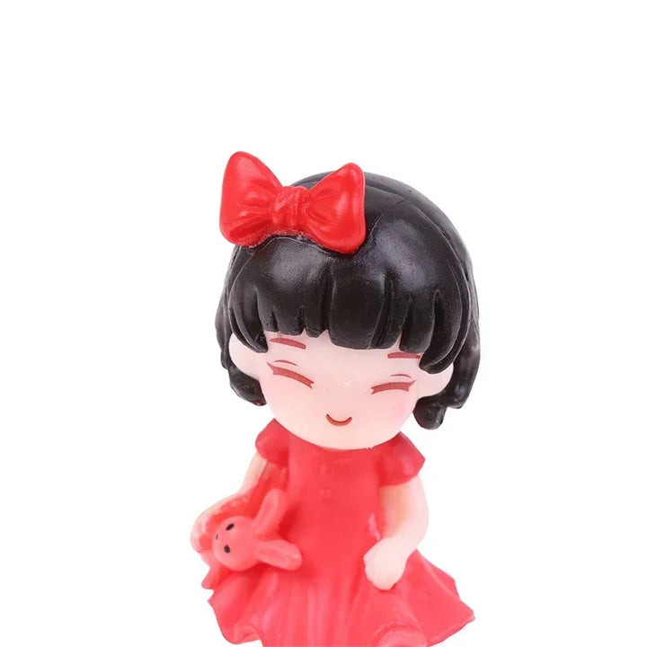 Resin love figurine with heart balloon