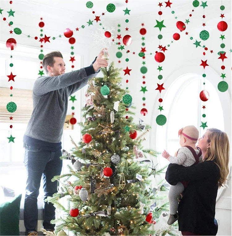 Round and star-shaped paper garland