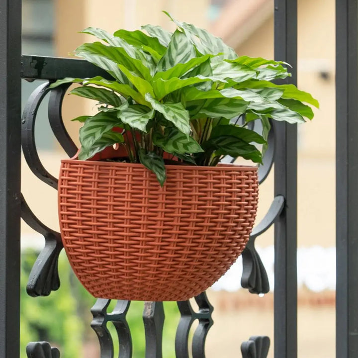 Exquisite Wall-mounted Flower Pot Plastic Hanging Basket for Outdoor Garden Balcony Planter Home Decor