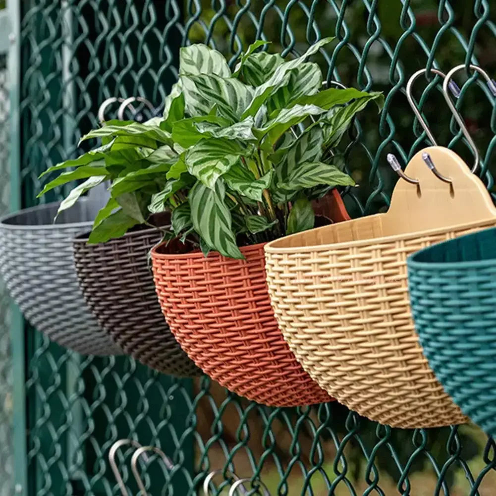 Exquisite Wall-mounted Flower Pot Plastic Hanging Basket for Outdoor Garden Balcony Planter Home Decor