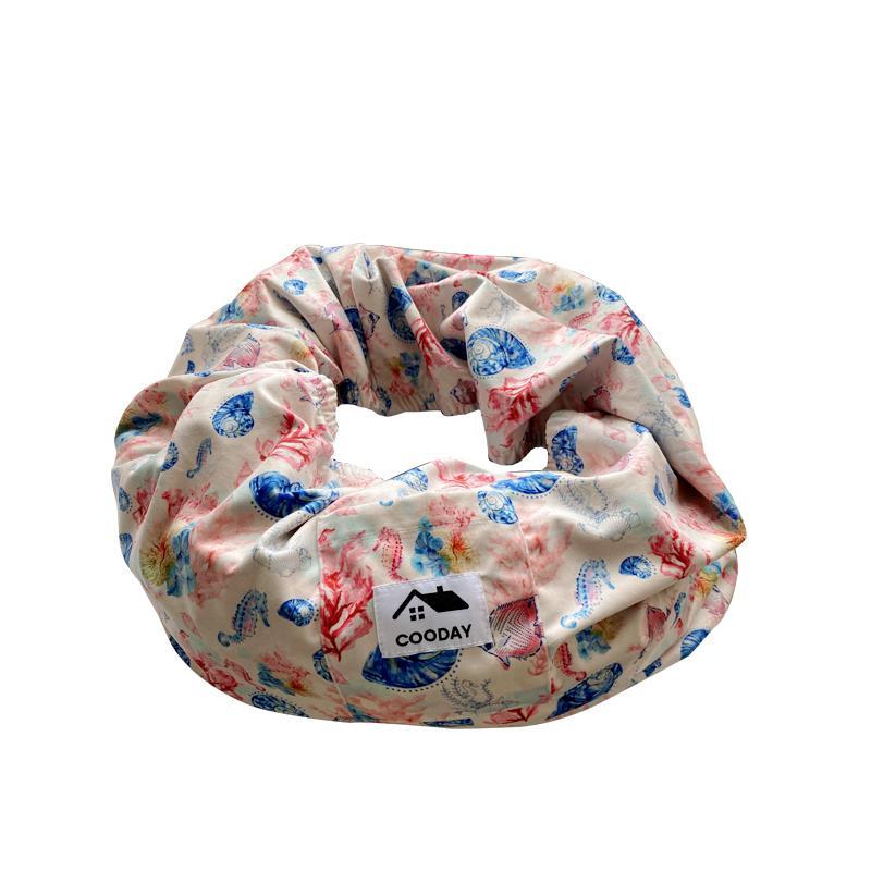 Soft and safe pet carrier for hands-free use