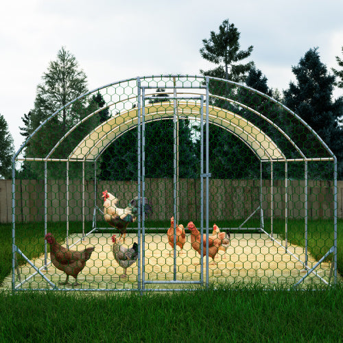 Spacious walk in chicken pen