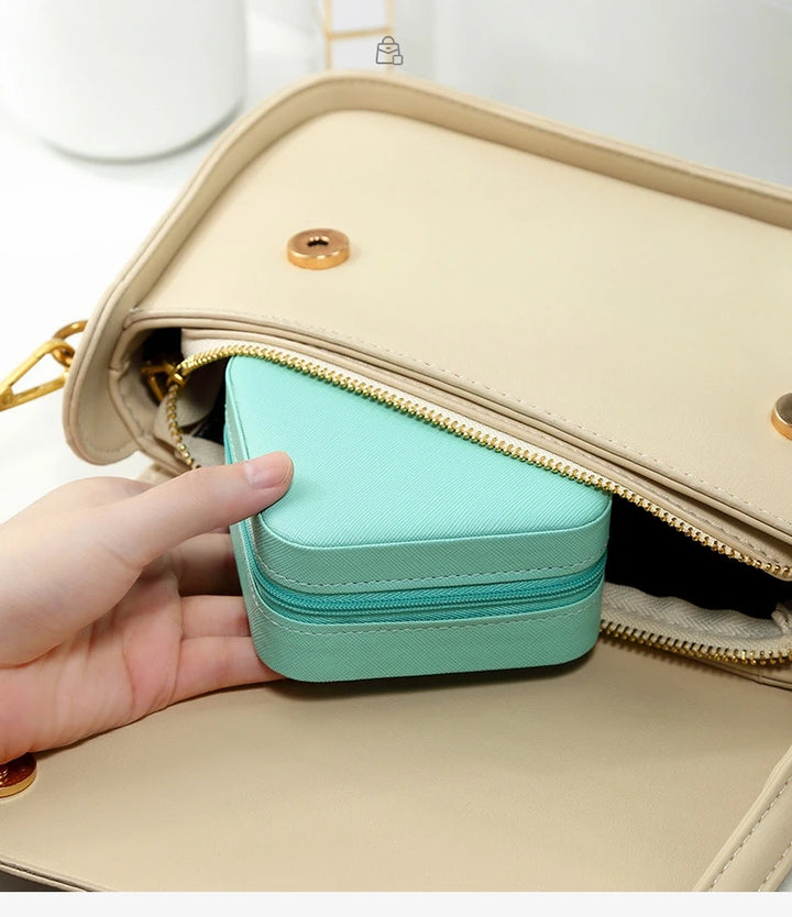 Stylish women's jewelry storage case