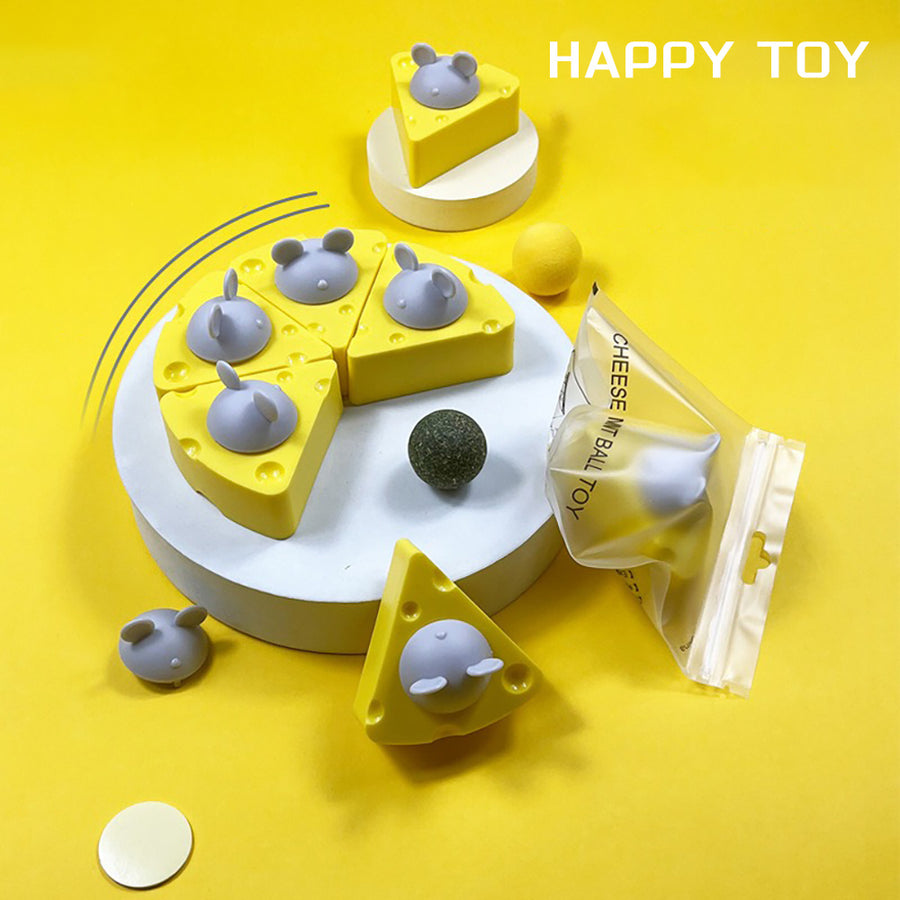Toy set resembling a cheese cake with small figures