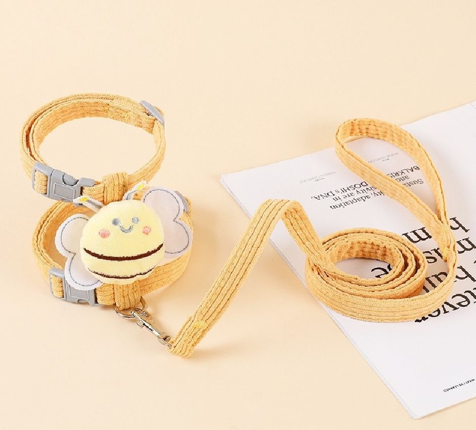 Wing shaped cat walking vest