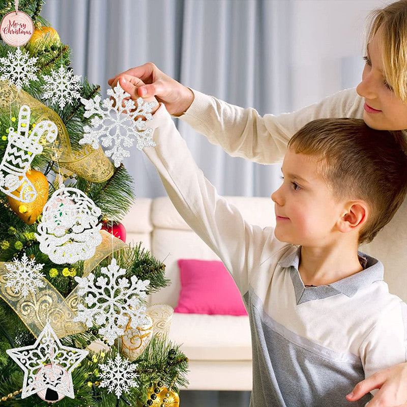 Winter-themed Christmas tree decor