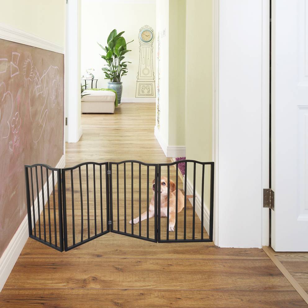 Wooden folding pet gate for doorways